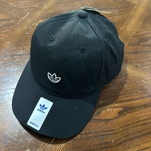 Adidas women’s fit hat in black